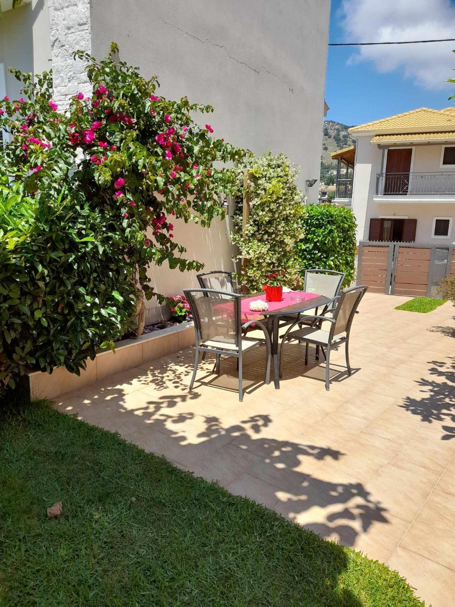 Casa Loutsiano Lägenhet Sívota Exteriör bild